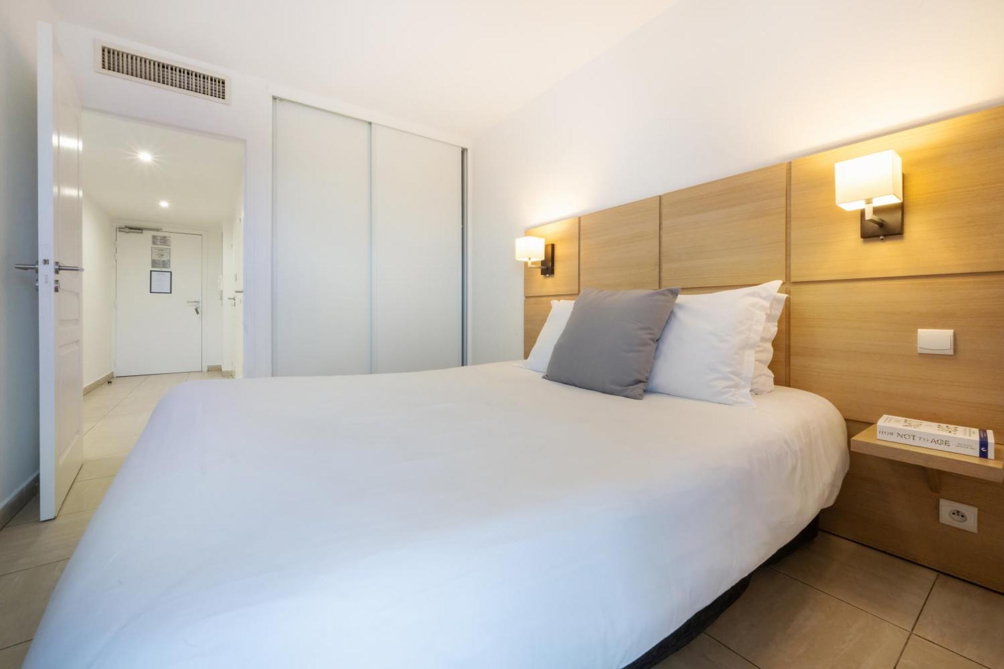 Nemea Appart Hotel Le Lido Cagnes Sur Mer Exteriör bild