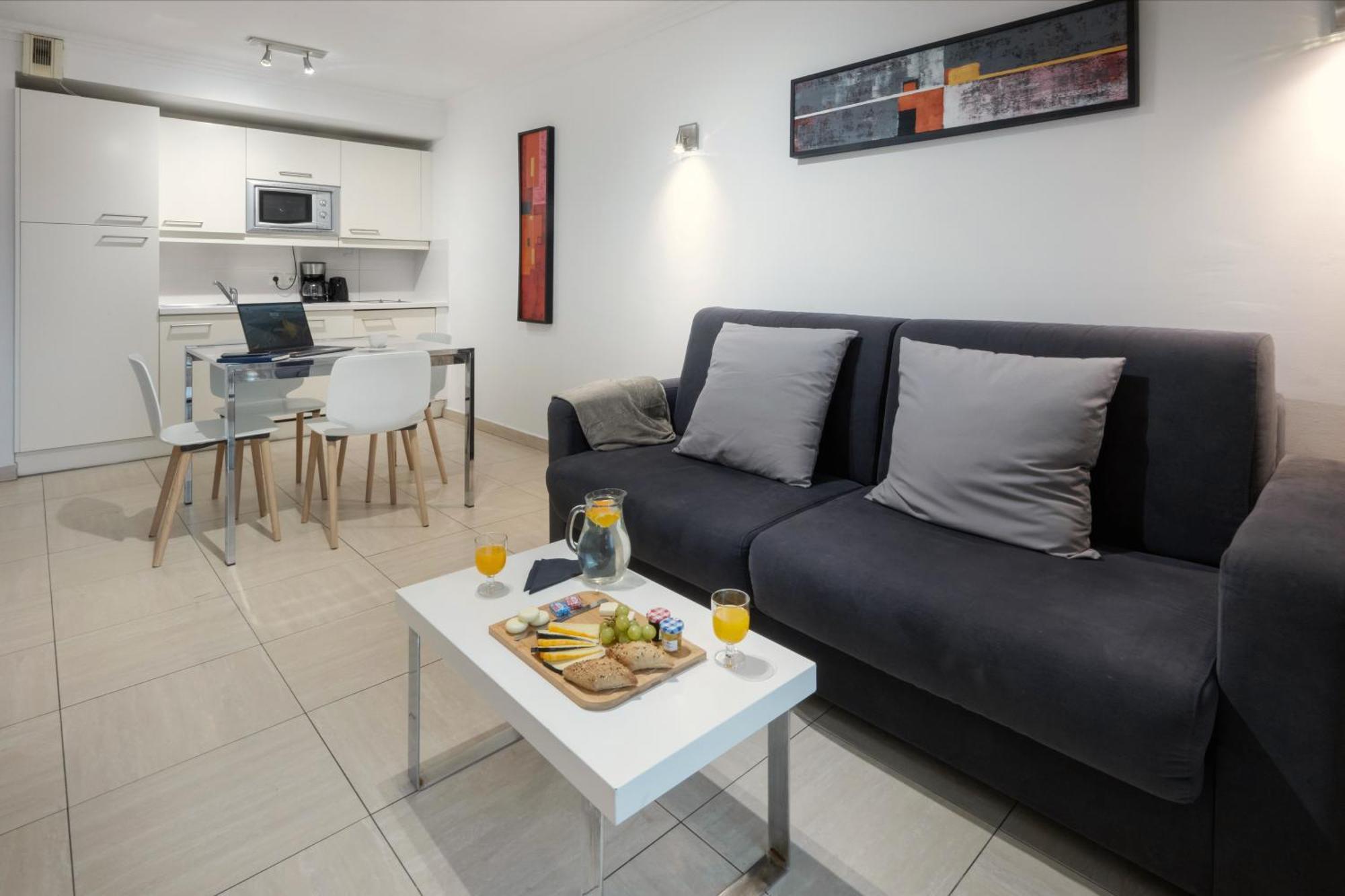 Nemea Appart Hotel Le Lido Cagnes Sur Mer Exteriör bild