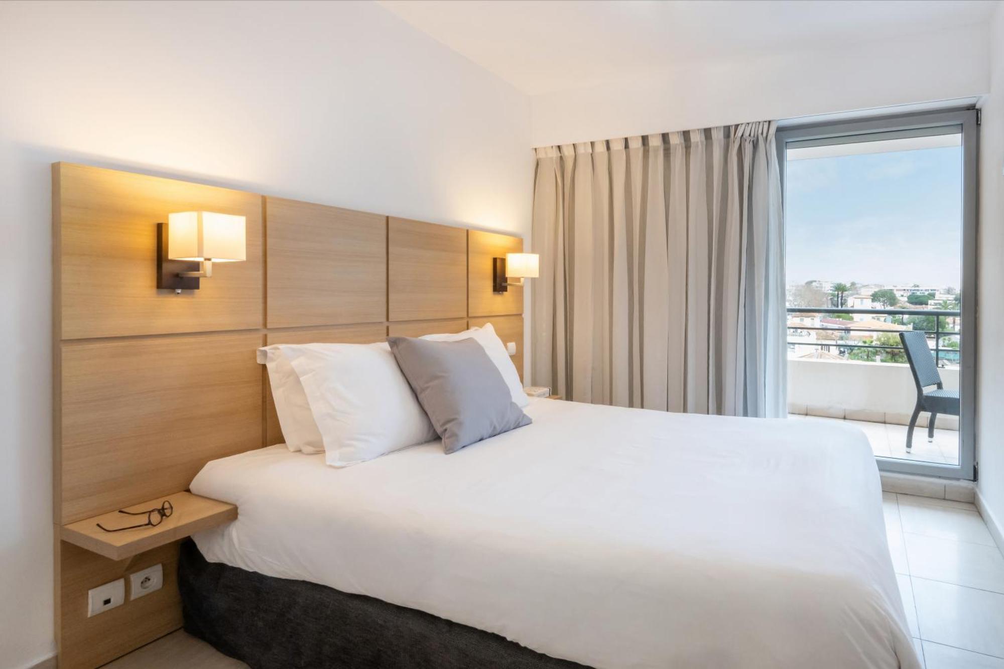 Nemea Appart Hotel Le Lido Cagnes Sur Mer Exteriör bild