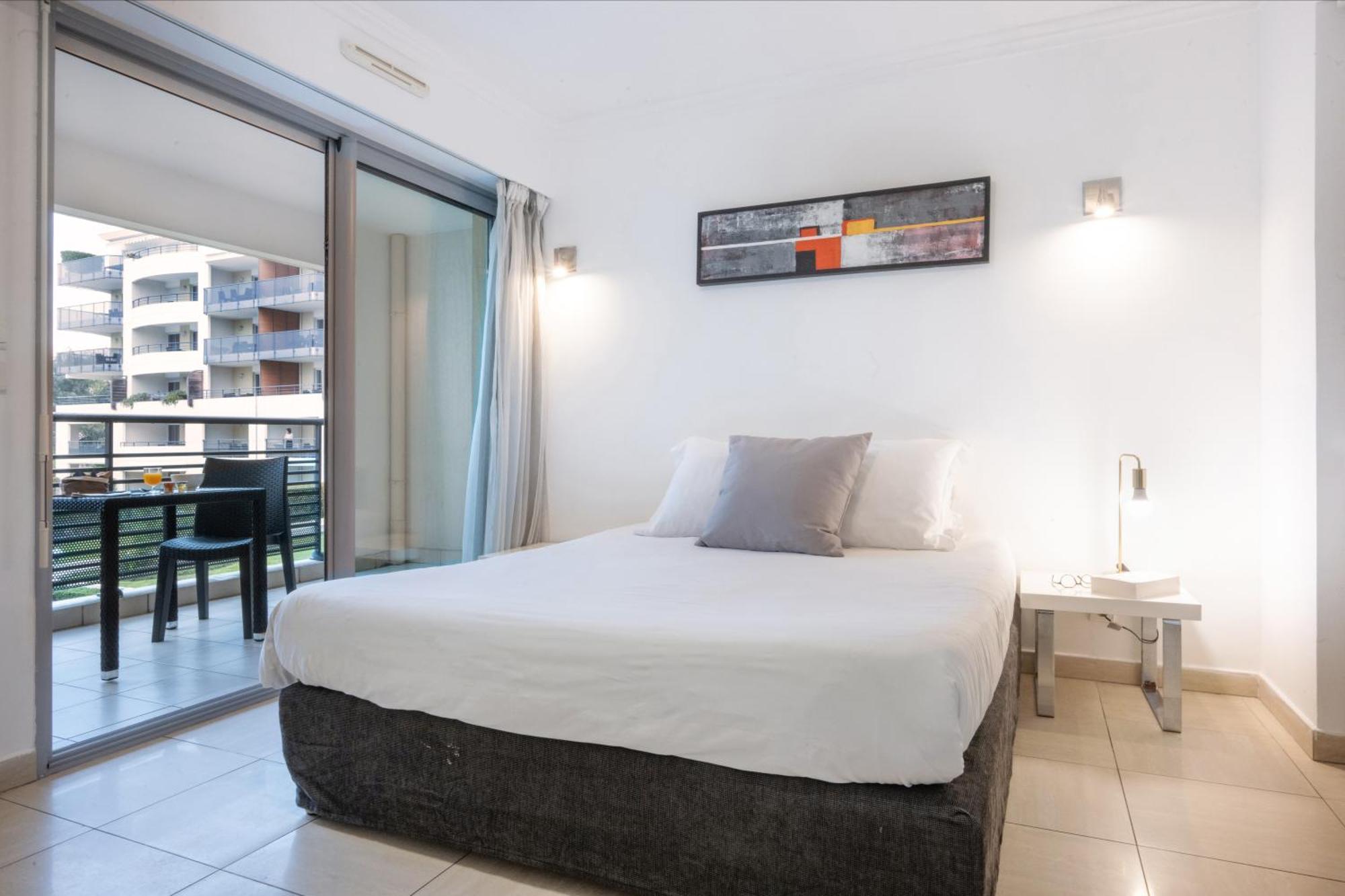Nemea Appart Hotel Le Lido Cagnes Sur Mer Exteriör bild