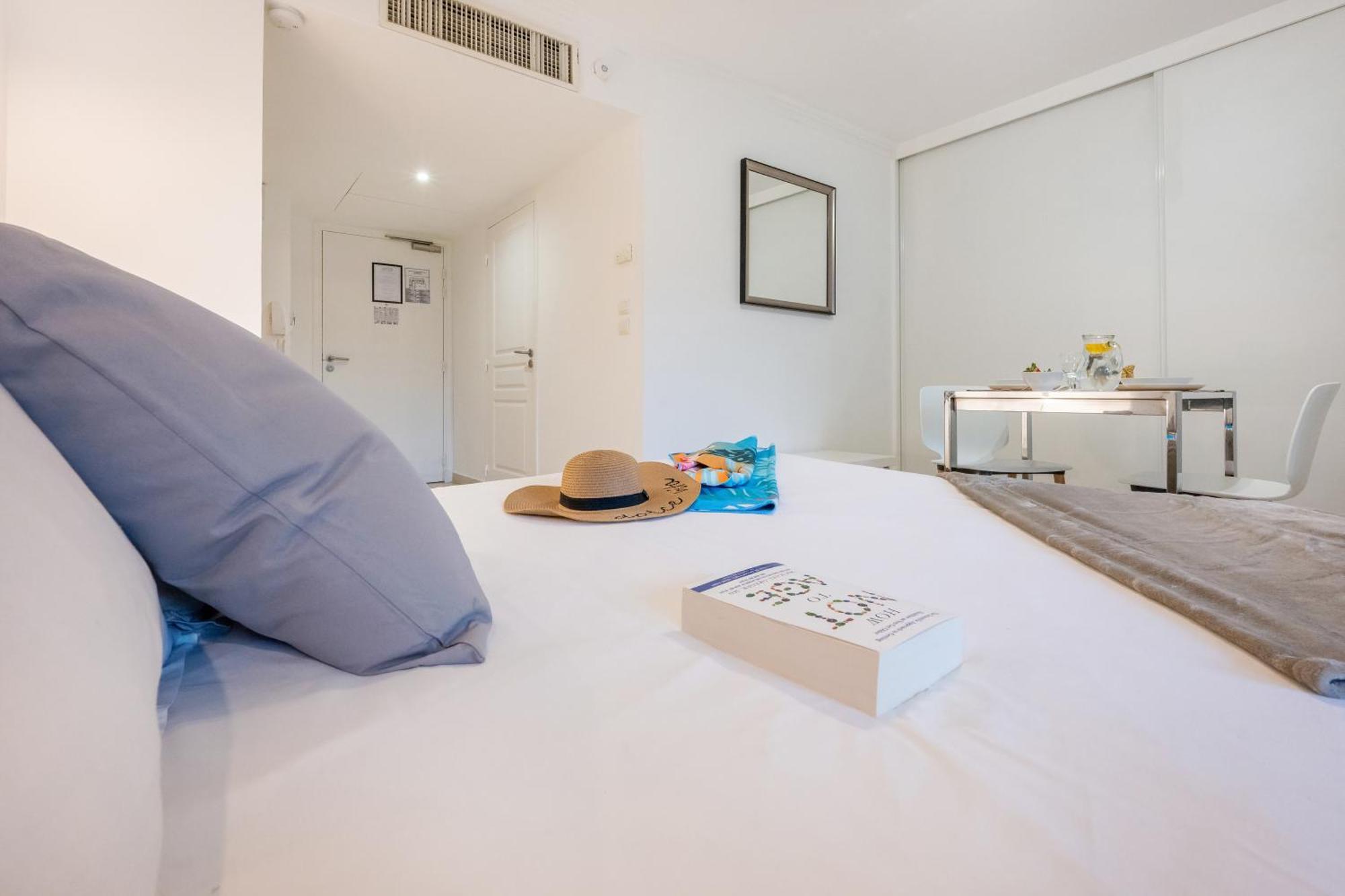 Nemea Appart Hotel Le Lido Cagnes Sur Mer Exteriör bild