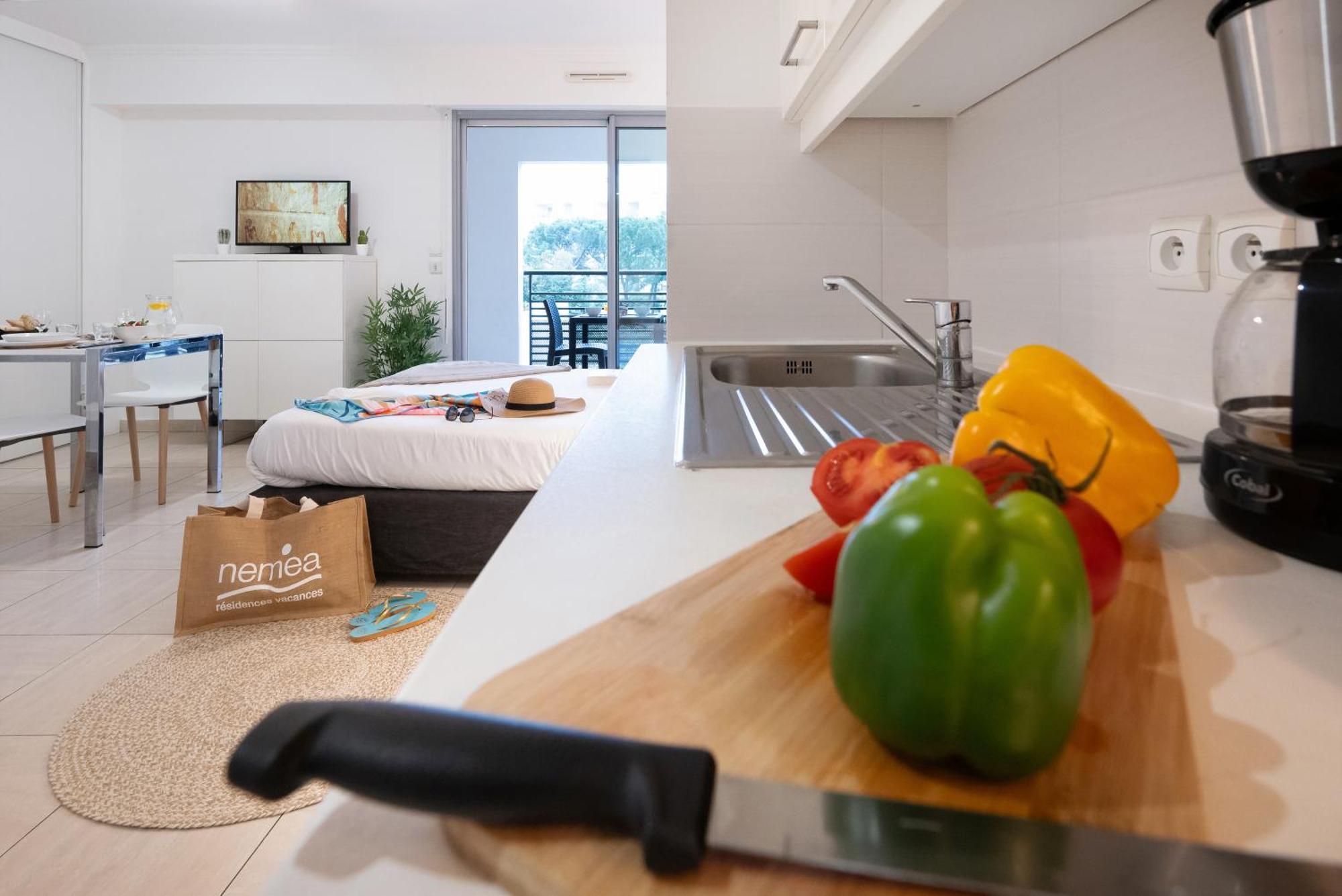 Nemea Appart Hotel Le Lido Cagnes Sur Mer Exteriör bild