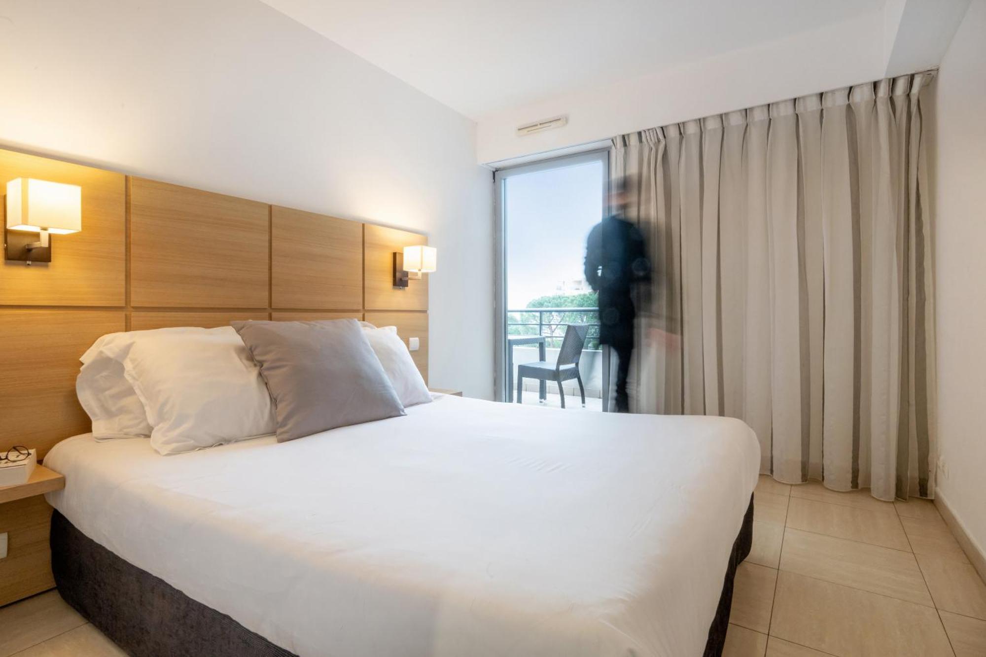Nemea Appart Hotel Le Lido Cagnes Sur Mer Exteriör bild