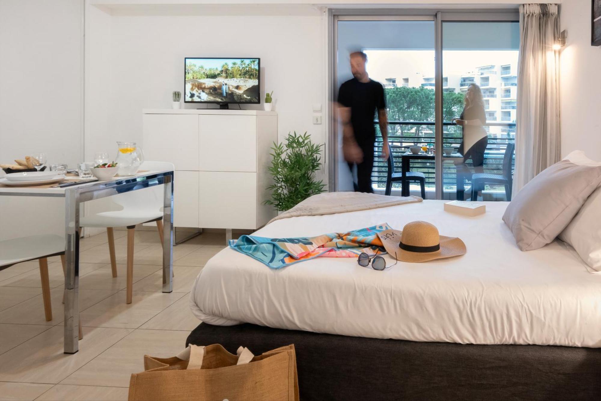 Nemea Appart Hotel Le Lido Cagnes Sur Mer Exteriör bild