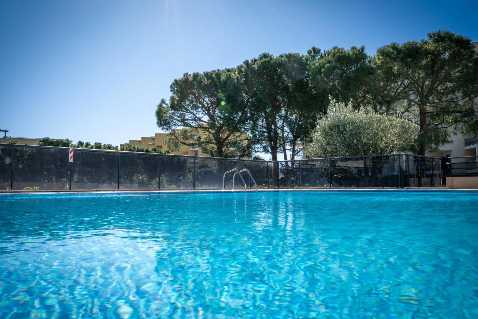 Nemea Appart Hotel Le Lido Cagnes Sur Mer Exteriör bild