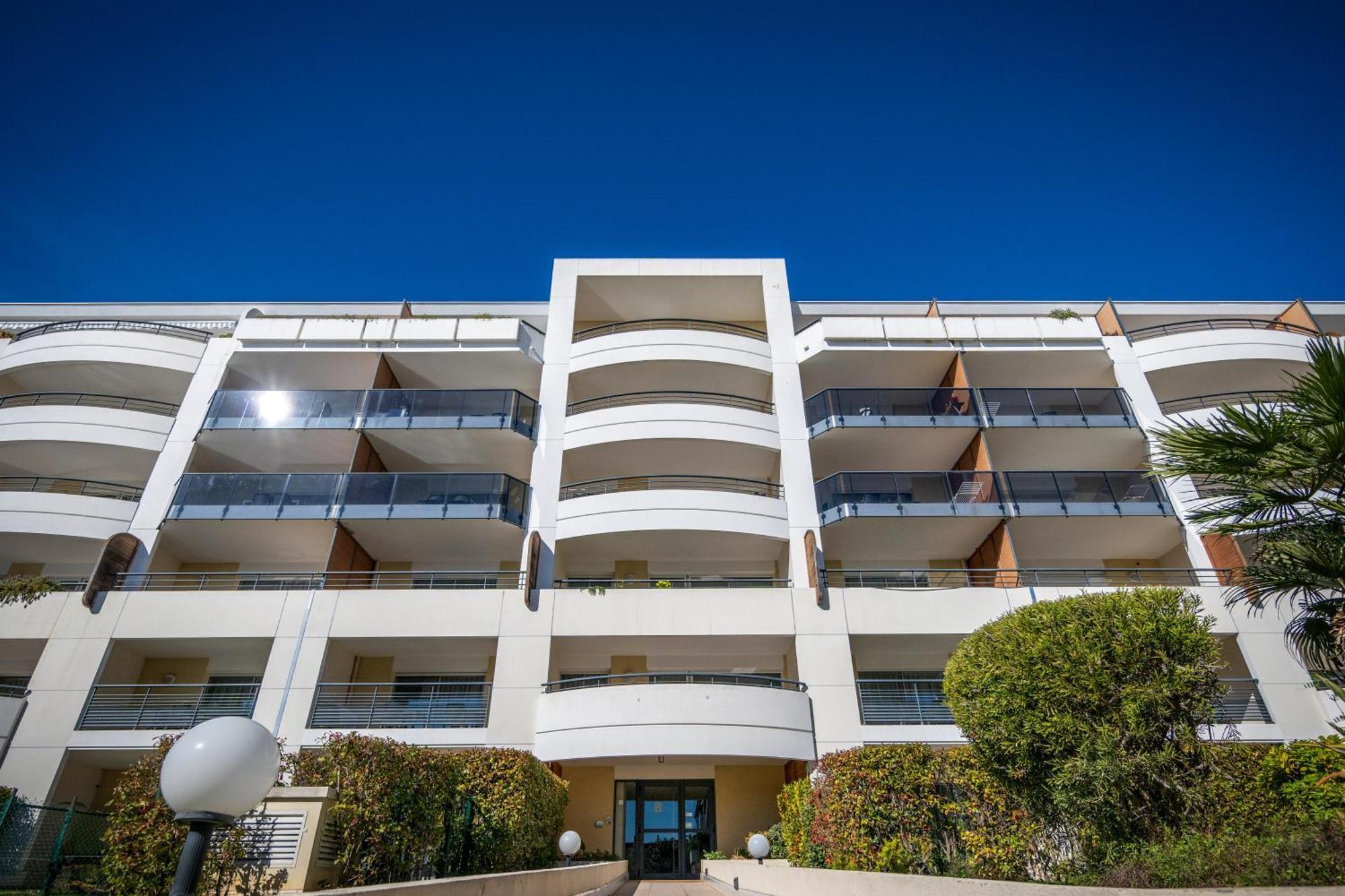 Nemea Appart Hotel Le Lido Cagnes Sur Mer Exteriör bild