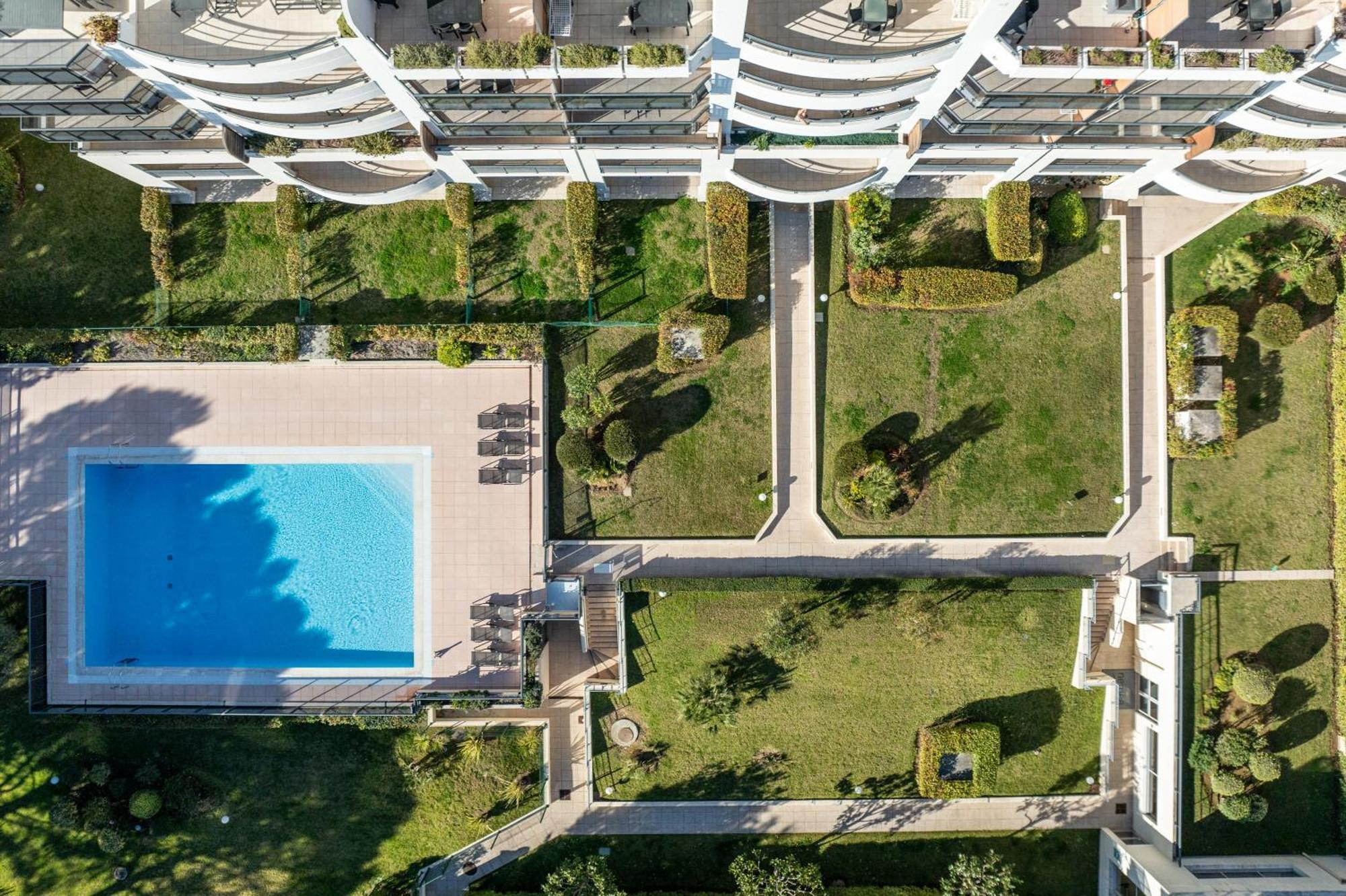 Nemea Appart Hotel Le Lido Cagnes Sur Mer Exteriör bild