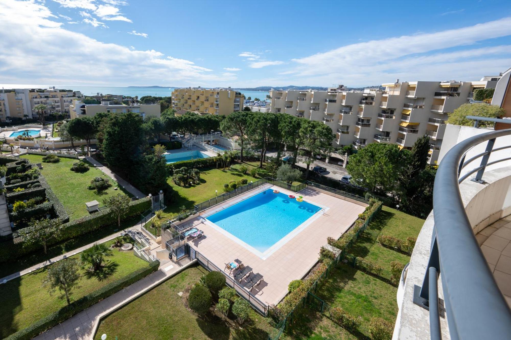 Nemea Appart Hotel Le Lido Cagnes Sur Mer Exteriör bild
