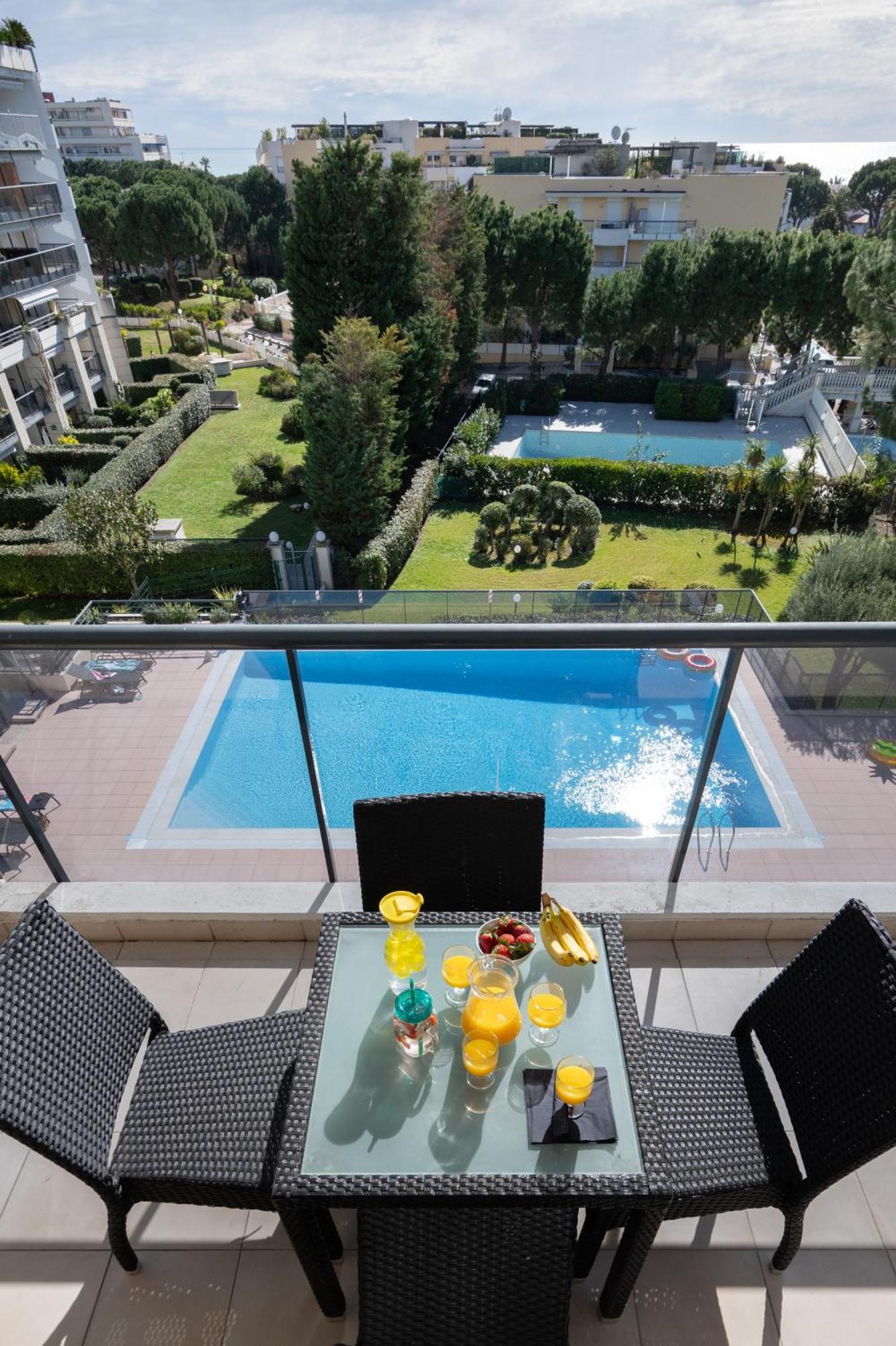 Nemea Appart Hotel Le Lido Cagnes Sur Mer Exteriör bild